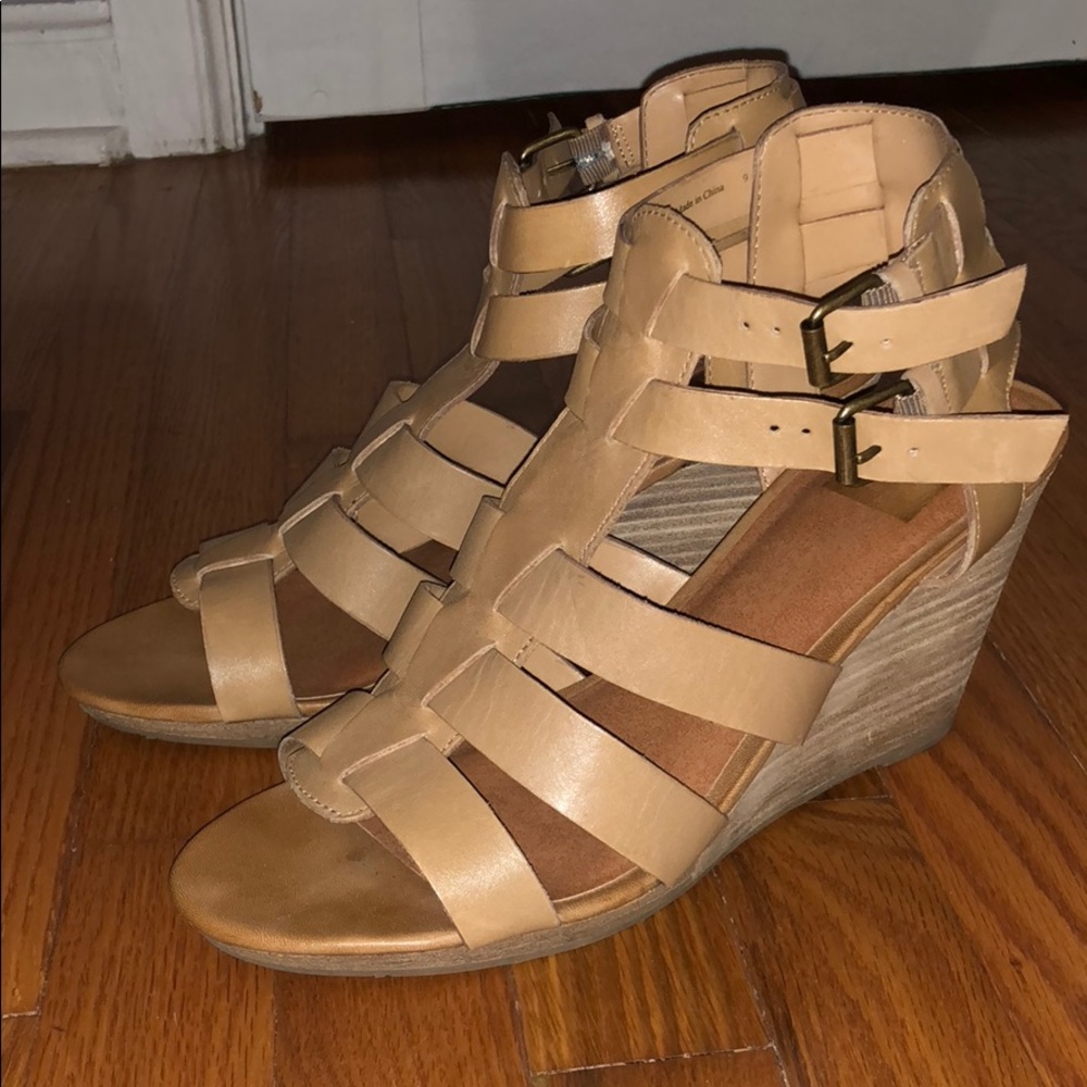 Dolce Vita Tan Wedges